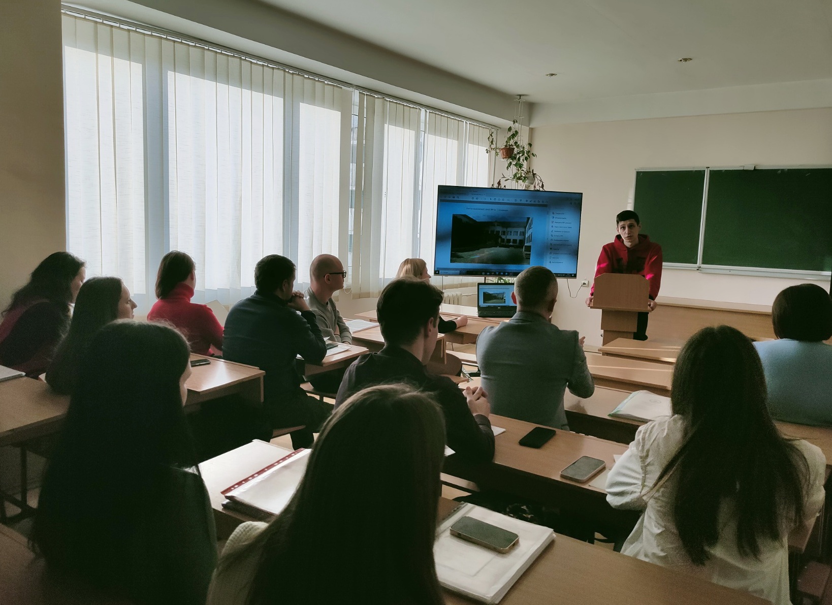 Розповідає про основне Процьків Святослав